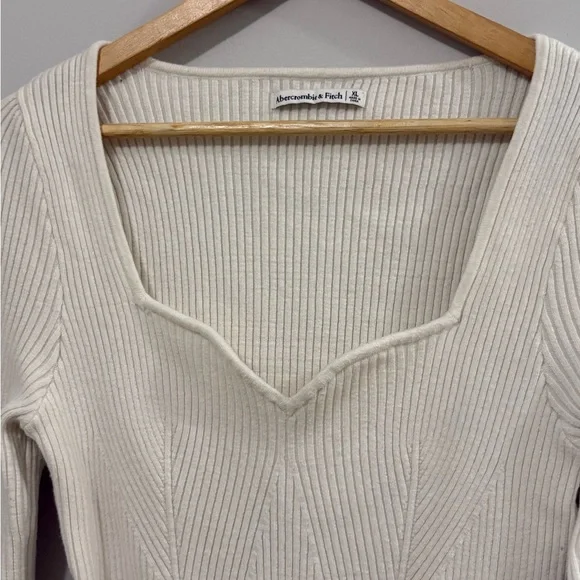 Off-White Ribbed Bodysuit - Picture 2 of 3